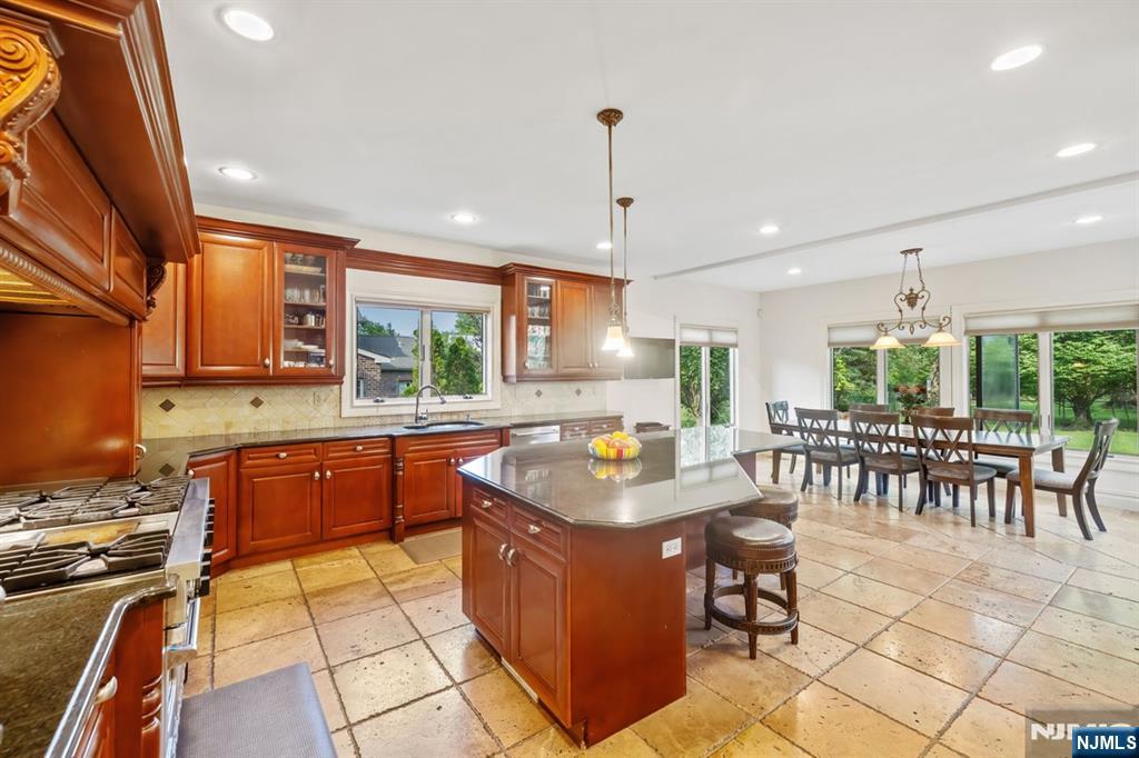 71 Roberts Road Englewood Cliffs, NJ 07632 - Photo 8 of 38