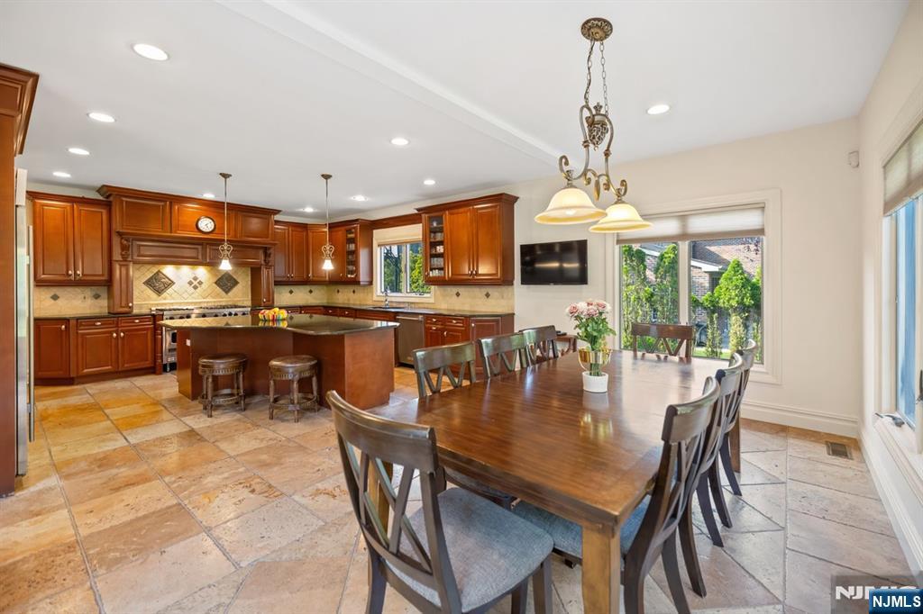 71 Roberts Road Englewood Cliffs, NJ 07632 - Photo 10 of 38