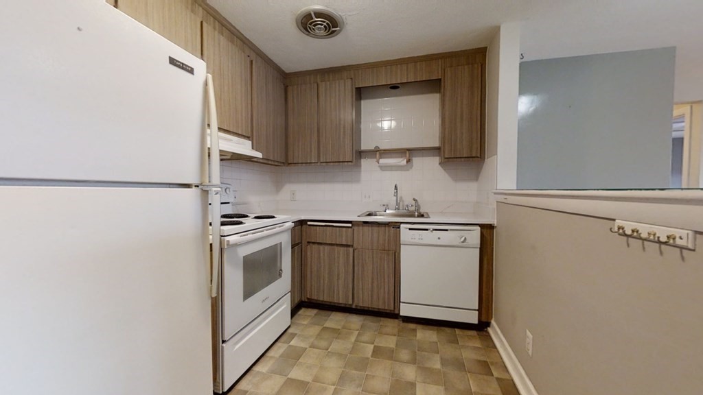 40 Whitman Road, Unit 22 Waltham, MA 02453 - Photo 6 of 10 Gallery Image 6