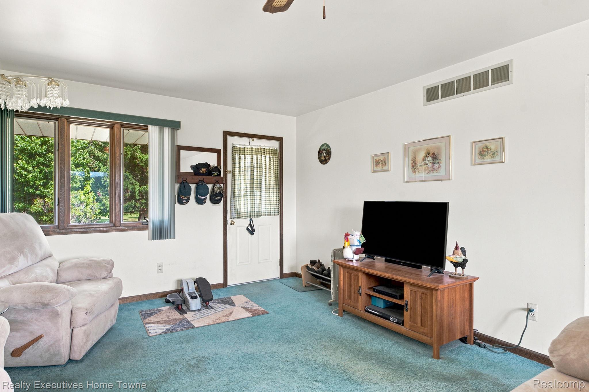 959 Braidwood Road Memphis, MI 48041 - Photo 28 of 58 Living area featuring a textured blue carpet