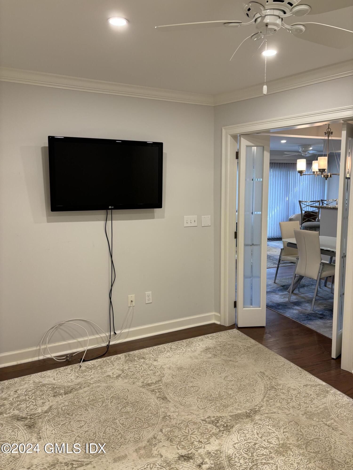 1465 East Putnam Avenue, Unit 306 Riverside, CT 06878 - Photo 7 of 13 IMG_5243