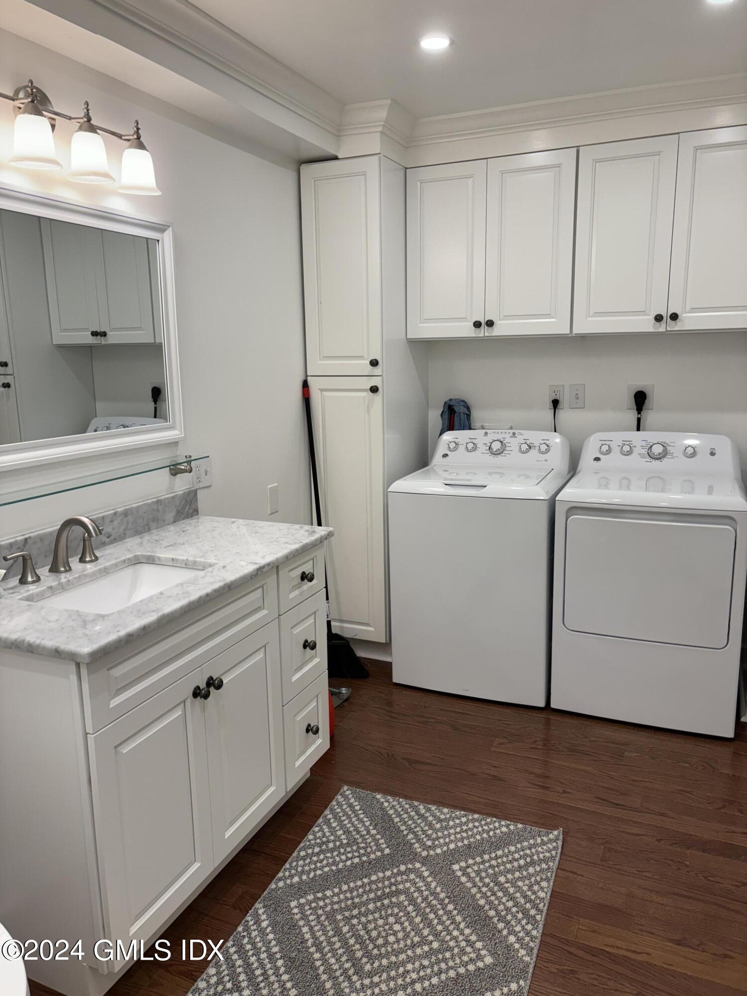 1465 East Putnam Avenue, Unit 306 Riverside, CT 06878 - Photo 9 of 13 IMG_5234