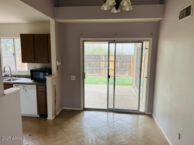 4044 East Carson Road Phoenix, AZ 85042 - Photo 11 of 22 a view of an empty room with a window