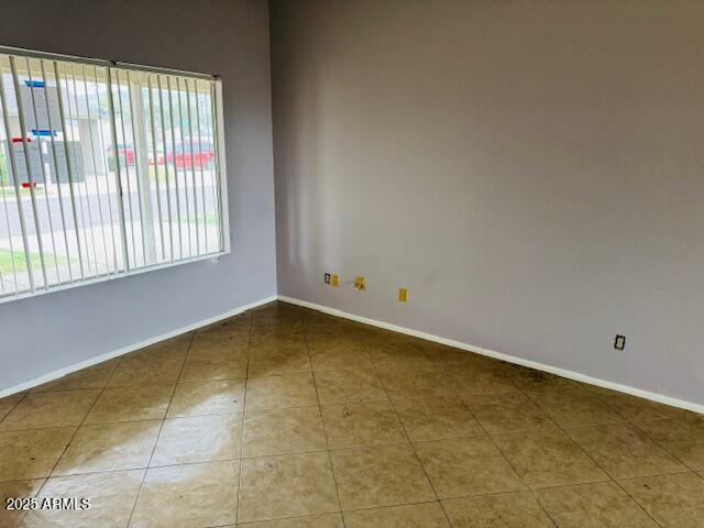 4044 East Carson Road Phoenix, AZ 85042 - Photo 14 of 22 a view of a room with a window