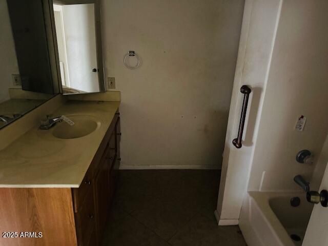 4044 East Carson Road Phoenix, AZ 85042 - Photo 20 of 22 a bathroom with a sink a toilet and shower