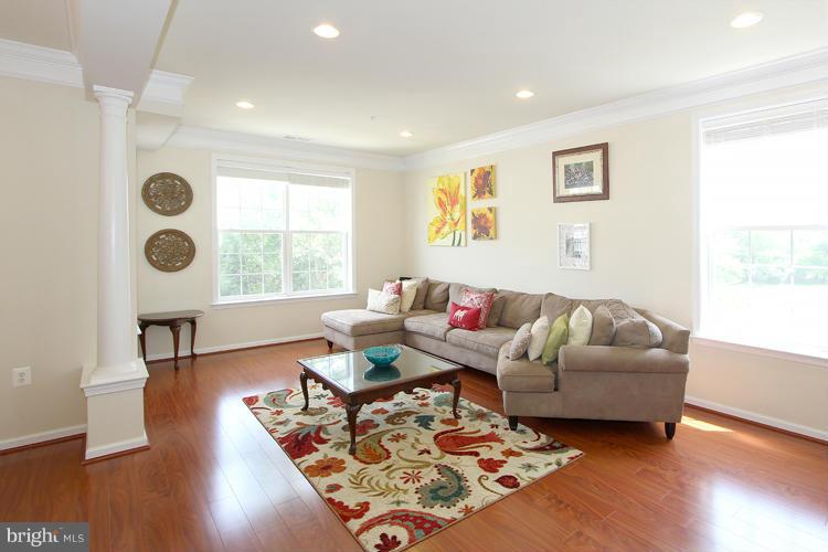 2218 Highfly Terrace Silver Spring, MD 20902 - Photo 10 of 21 Living Room