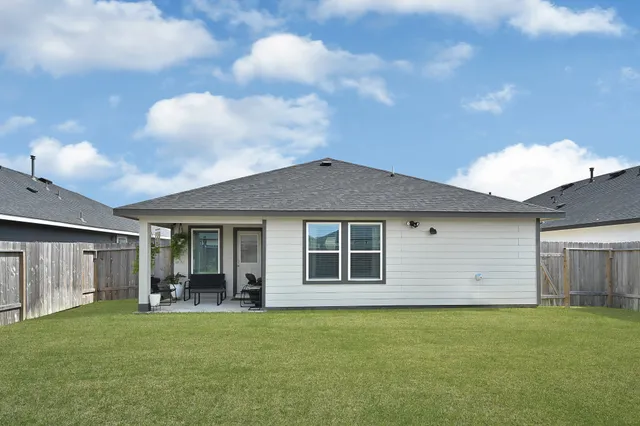 $2,000 | 7514 Cattle Walker Court, Rosharon, TX 77583