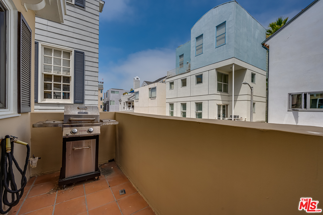 129 Ketch Mall Marina del Rey, CA 90292 - Photo 31 of 51 Gallery Image 31
