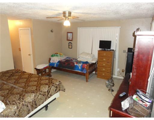 2554 Danforth Lane Ingleside, TX 78362 - Photo 6 of 10 a bedroom with furniture and a flat tv screen