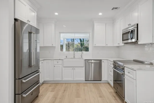 $1,995,000 | 471 A Woodbury Road, Unit A, Cold Spring Harbor, NY 11724