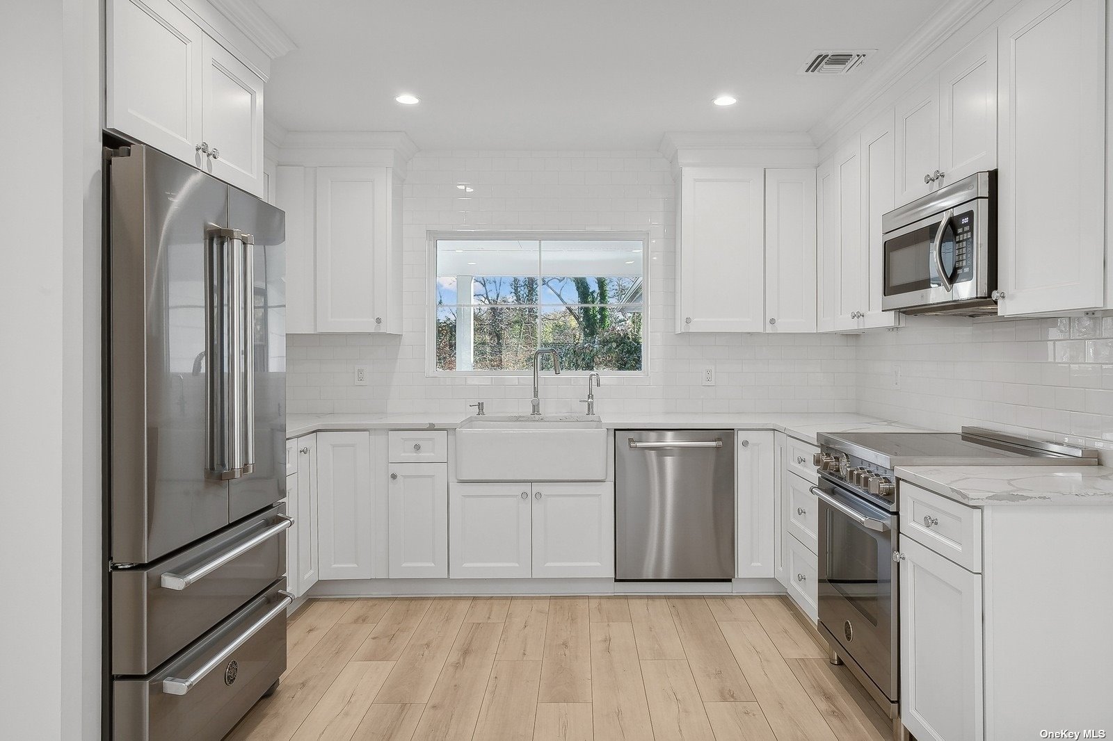 471 A Woodbury Road, Unit A Cold Spring Harbor, NY 11724 - Photo 4 of 11