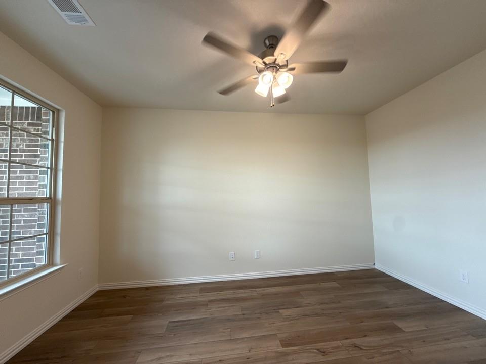 148 Oak Grv Way Springtown, TX 76082 - Photo 3 of 12