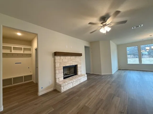 $485,100 | 148 Oak Grv Way, Springtown, TX 76082