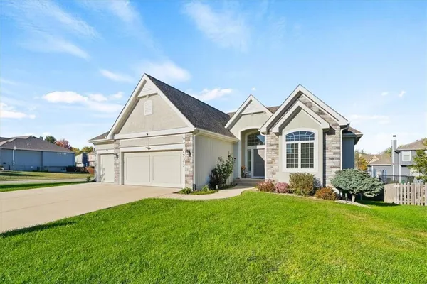 $450,000 | 19372 West 210th Street, Spring Hill, KS 66083