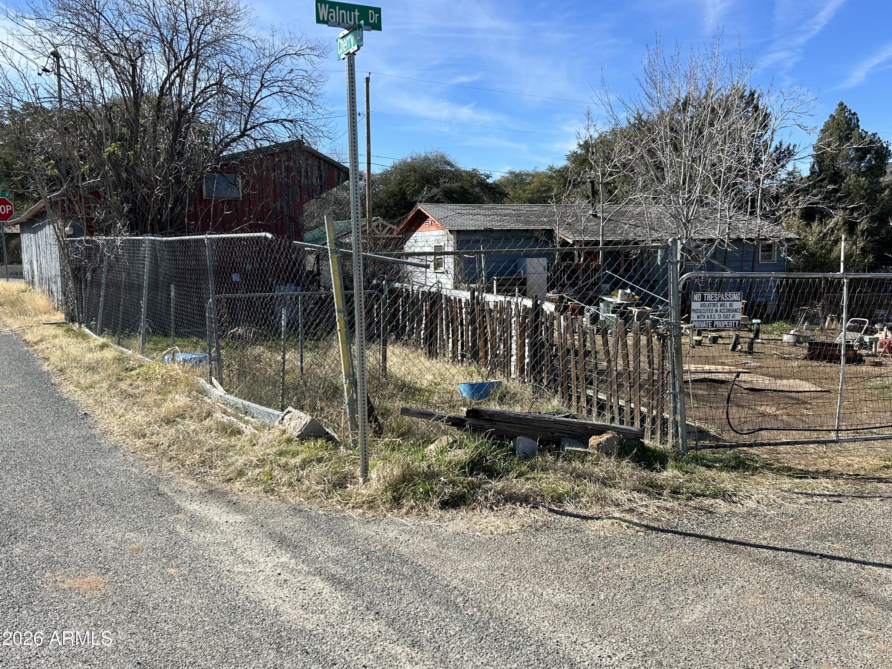 16614 Shrine Drive Yarnell, AZ 85362 - Photo 13 of 40 a backyard of a house with lots of green space