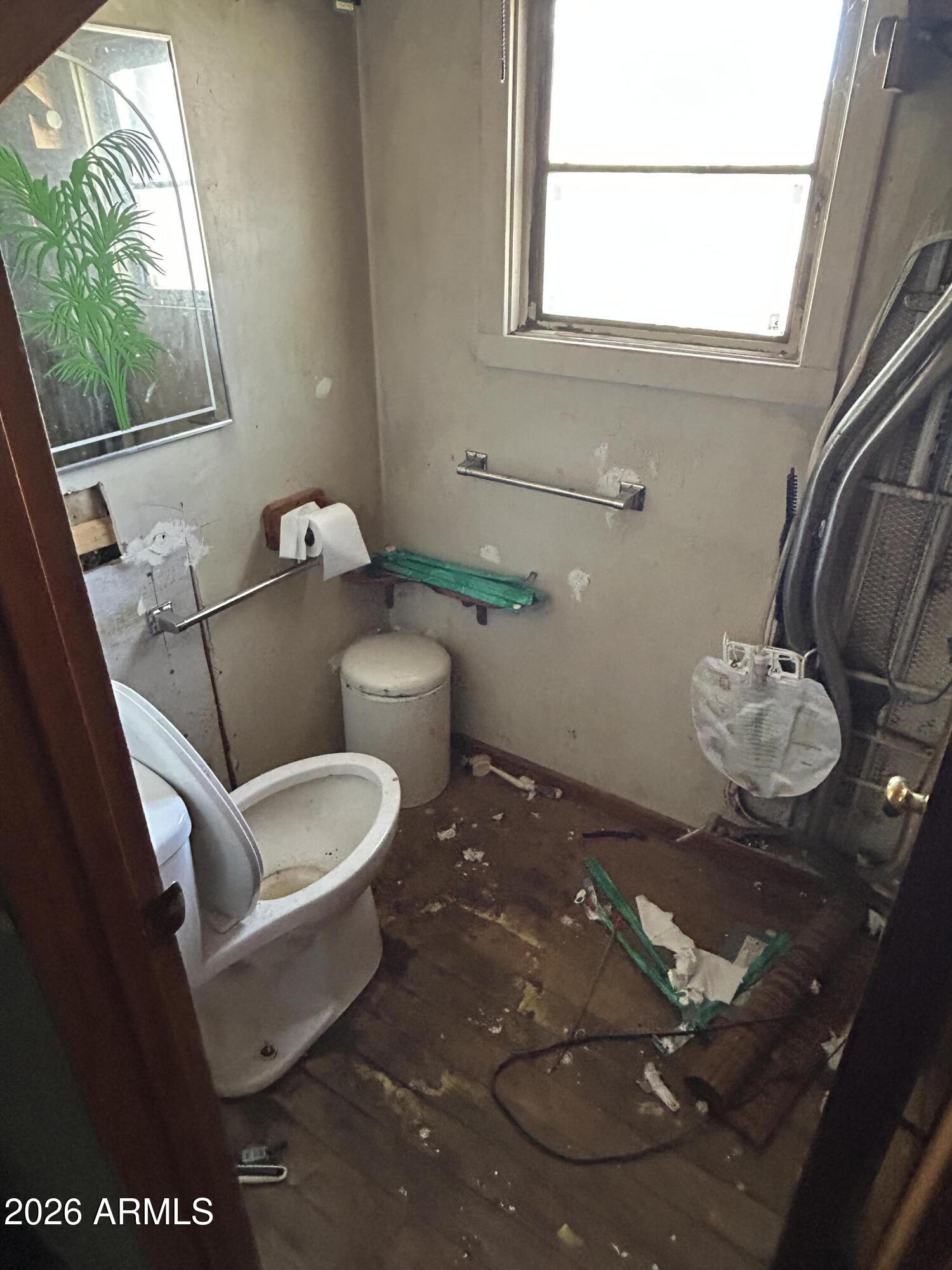 16614 Shrine Drive Yarnell, AZ 85362 - Photo 25 of 40 a bathroom with a sink and toilet