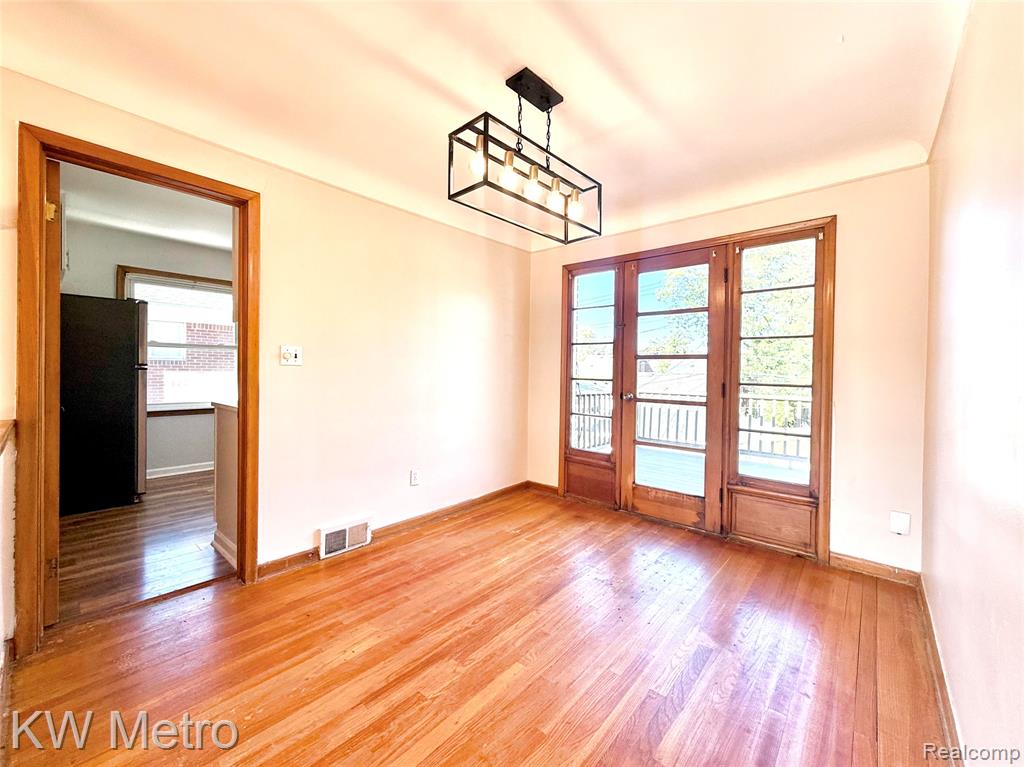 2182 Vernier Road Grosse Pointe, MI 48236 - Photo 8 of 32