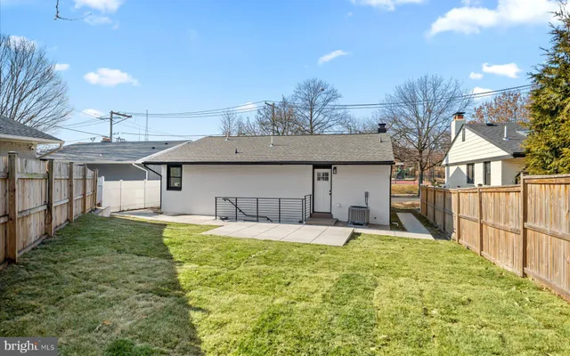 a house view with a outdoor space