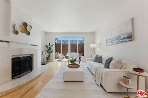 $1,069,000 | 1436 20th Street, Unit 8, Santa Monica, CA 90404