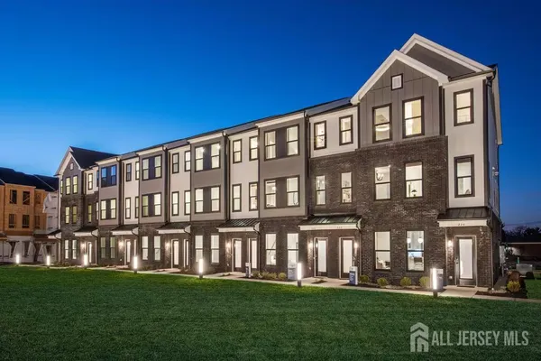 $3,200 | 317 Lyla Lane, New Brunswick, NJ 08901