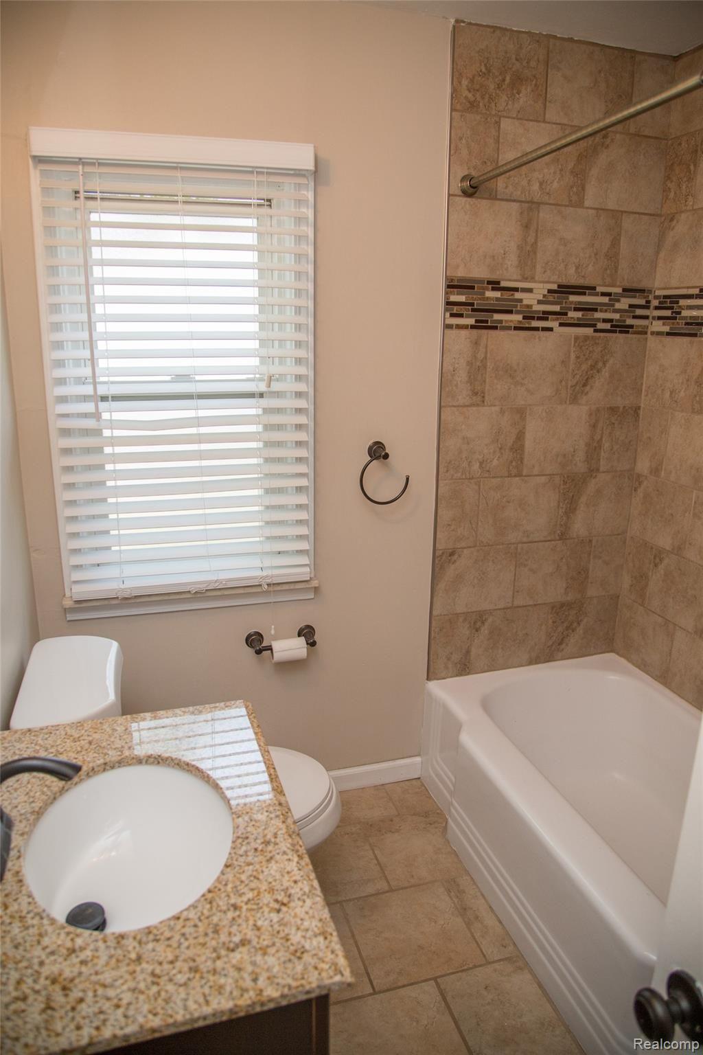 3710 Kent Road Royal Oak, MI 48073 - Photo 14 of 27 IMG_0498.jpg