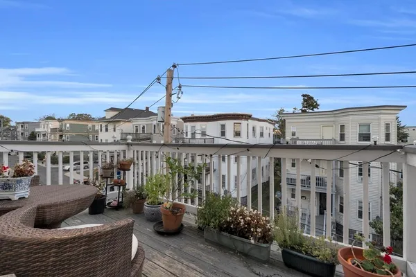 $2,800 | 351 Centre Street, Unit 3, Boston, MA 02122