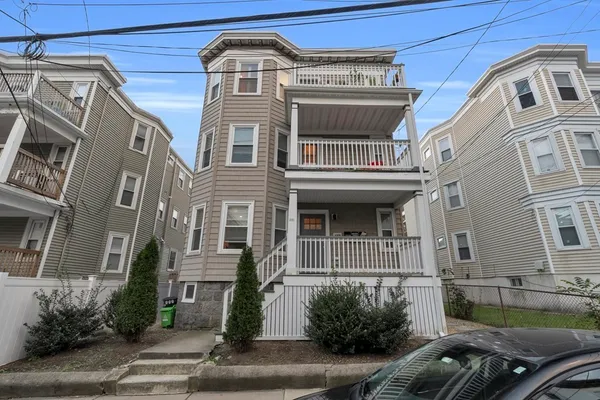 $2,800 | 351 Centre Street, Unit 3, Boston, MA 02122