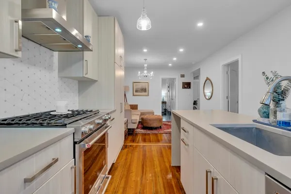 $2,800 | 351 Centre Street, Unit 3, Boston, MA 02122