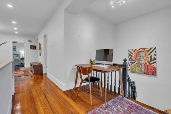 $2,800 | 351 Centre Street, Unit 3, Boston, MA 02122