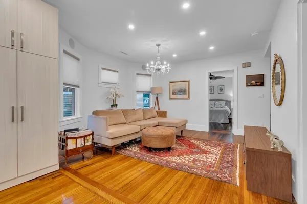 $2,800 | 351 Centre Street, Unit 3, Boston, MA 02122