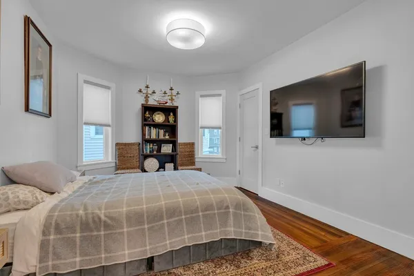 $2,800 | 351 Centre Street, Unit 3, Boston, MA 02122