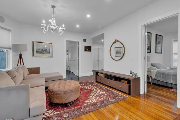 $2,800 | 351 Centre Street, Unit 3, Boston, MA 02122