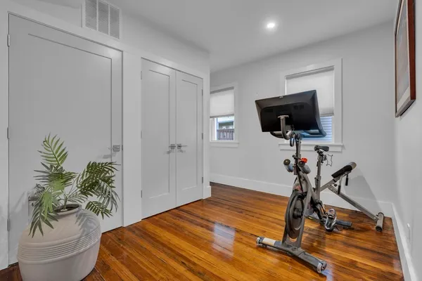 $2,800 | 351 Centre Street, Unit 3, Boston, MA 02122