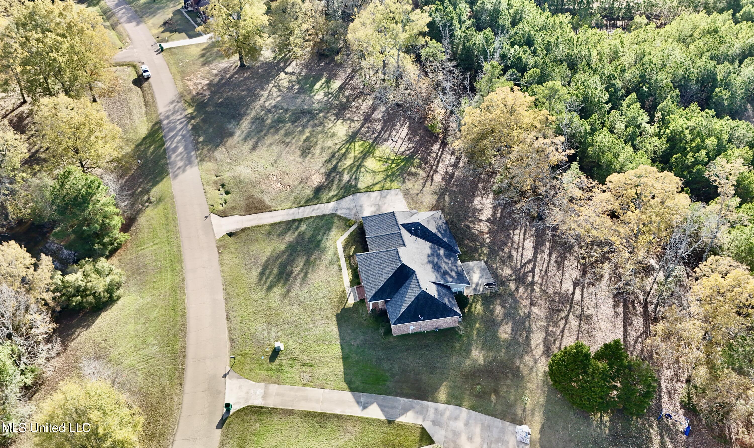 109 Grande Oaks Drive Byram, MS 39272 - Photo 7 of 42 dji_fly_20251211_145838_0541_17654892949