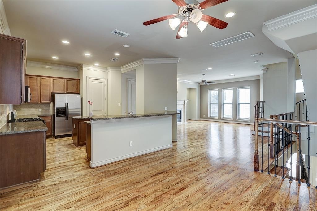 3142 Pemberton Walk Houston, TX 77025 - Photo 12 of 30