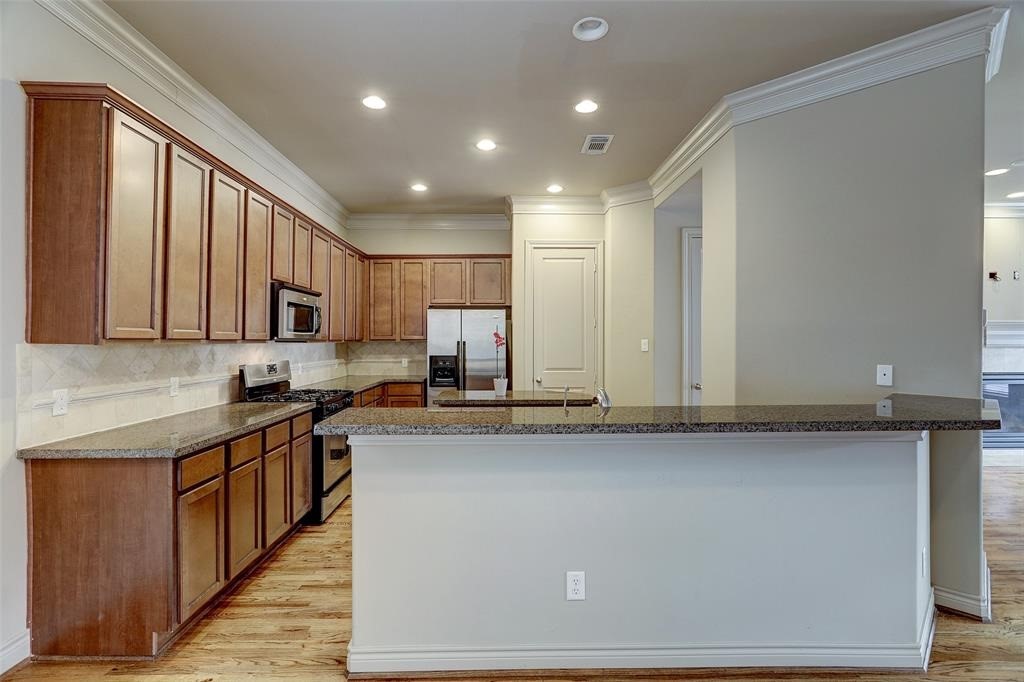 3142 Pemberton Walk Houston, TX 77025 - Photo 13 of 30