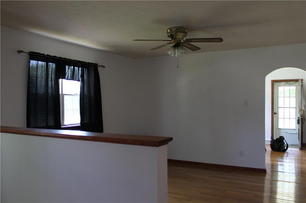 983 Monaca Road Monaca, PA 15061 - Photo 8 of 20 Living Room