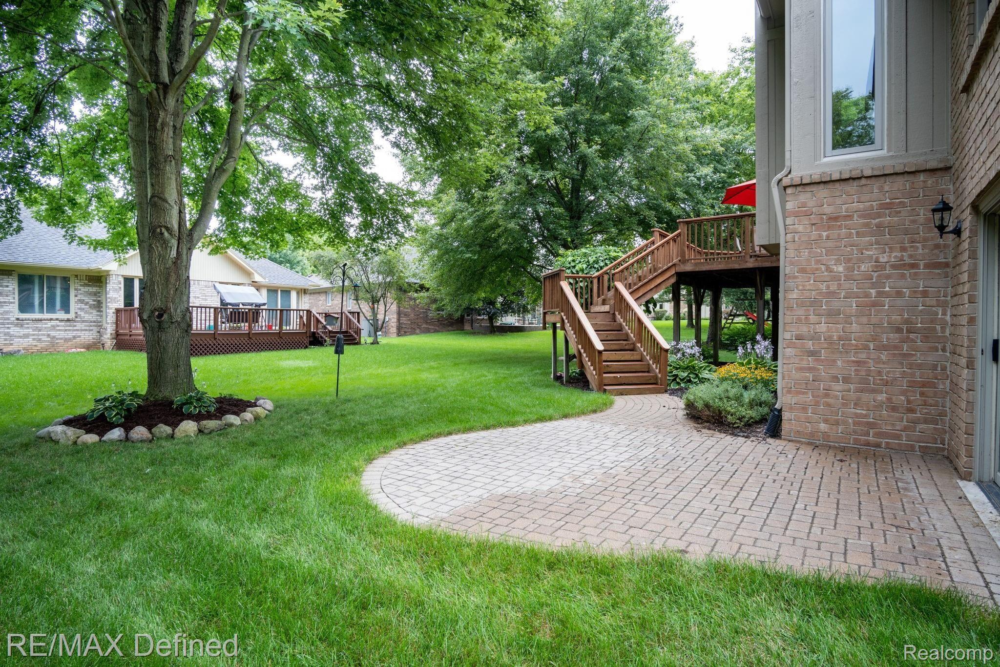 198 Bellshire Lane Rochester, MI 48307 - Photo 40 of 43 Patio & Backyard