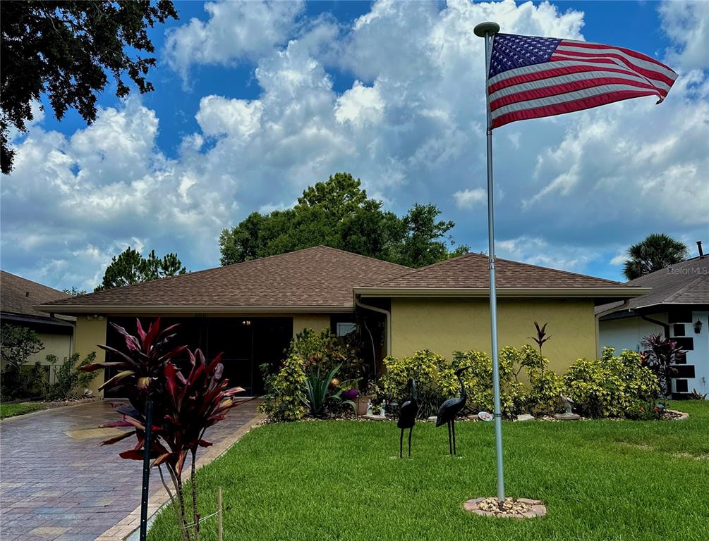 550 St Andrews Road Winter Haven, FL 33884 - Photo 1 of 1 a front view of a house with garden