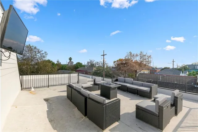 $5,500 | 632 Mandeville Street, Unit 2B, New Orleans, LA 70117