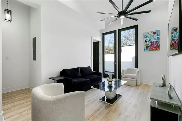 $5,200 | 632 Mandeville Street, Unit 2B, New Orleans, LA 70117