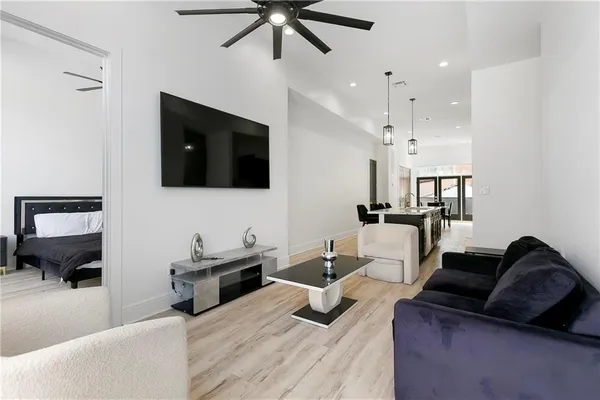 $5,200 | 632 Mandeville Street, Unit 2B, New Orleans, LA 70117