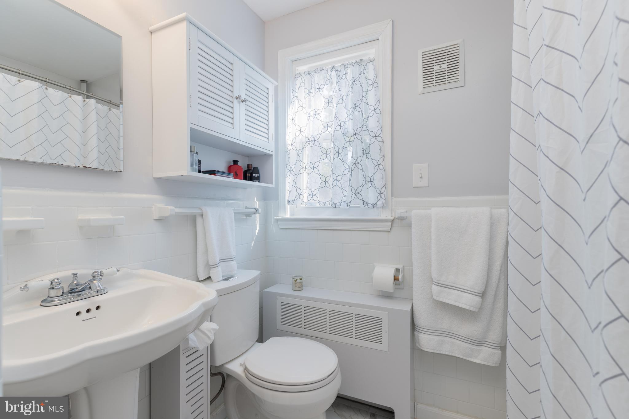417 Gralan Road Catonsville, MD 21228 - Photo 11 of 27 UPDATED FULL BATH ON MAIN