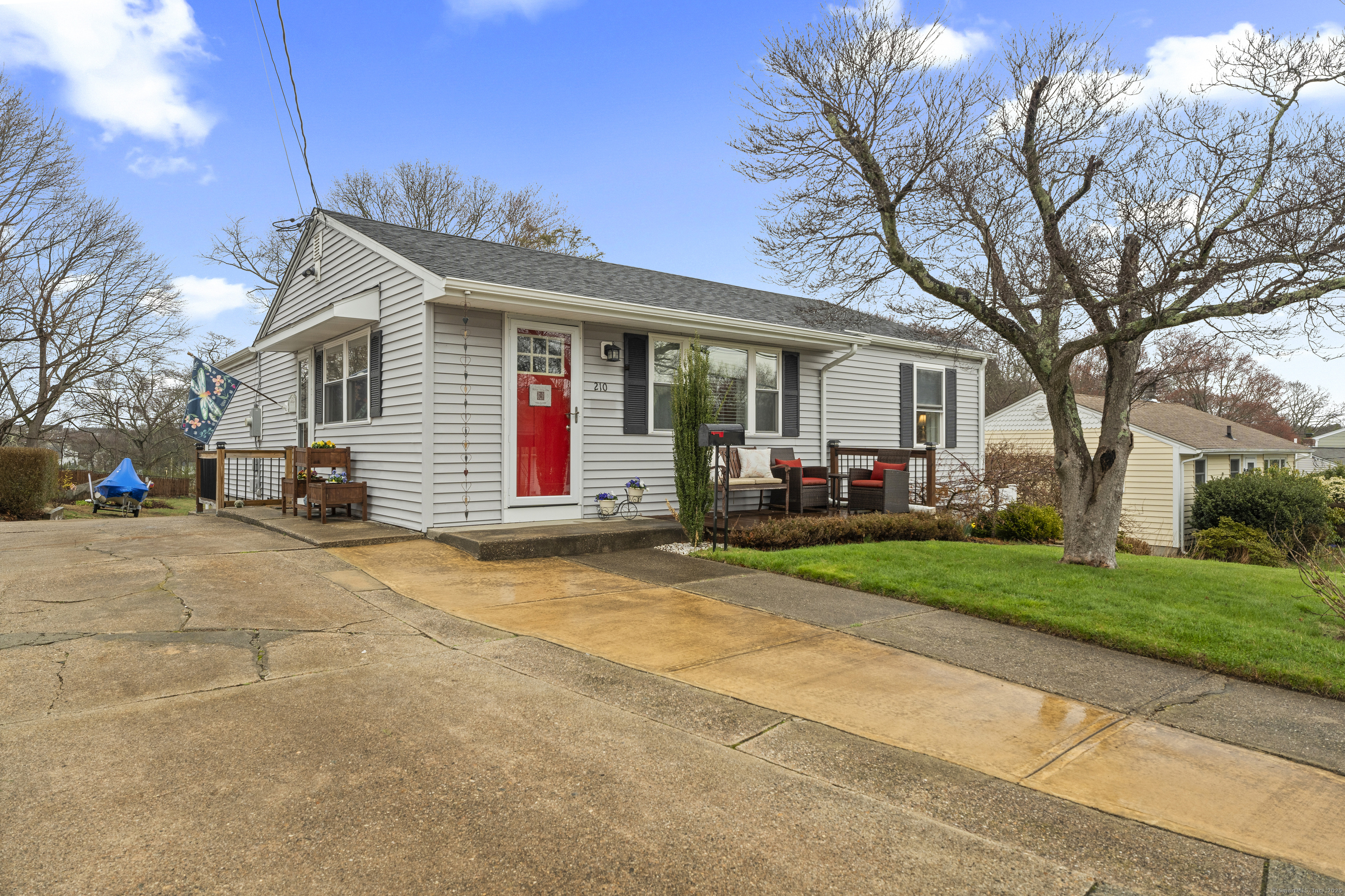 a view of outdoor space yard and porch