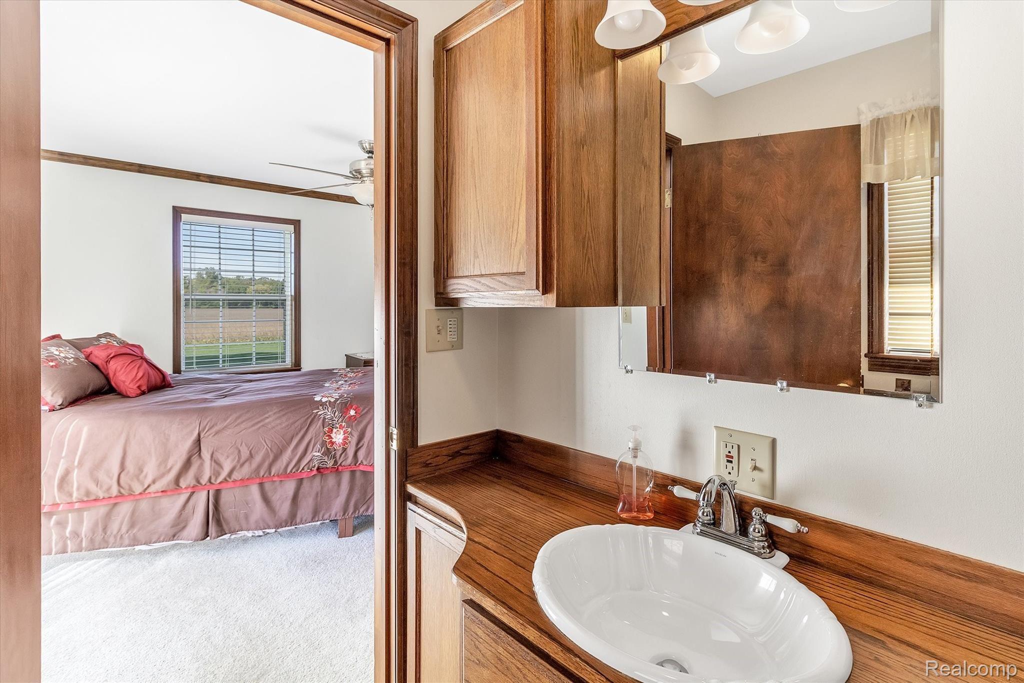 13504 Maple Road Birch Run, MI 48415 - Photo 17 of 34 Master bathroom