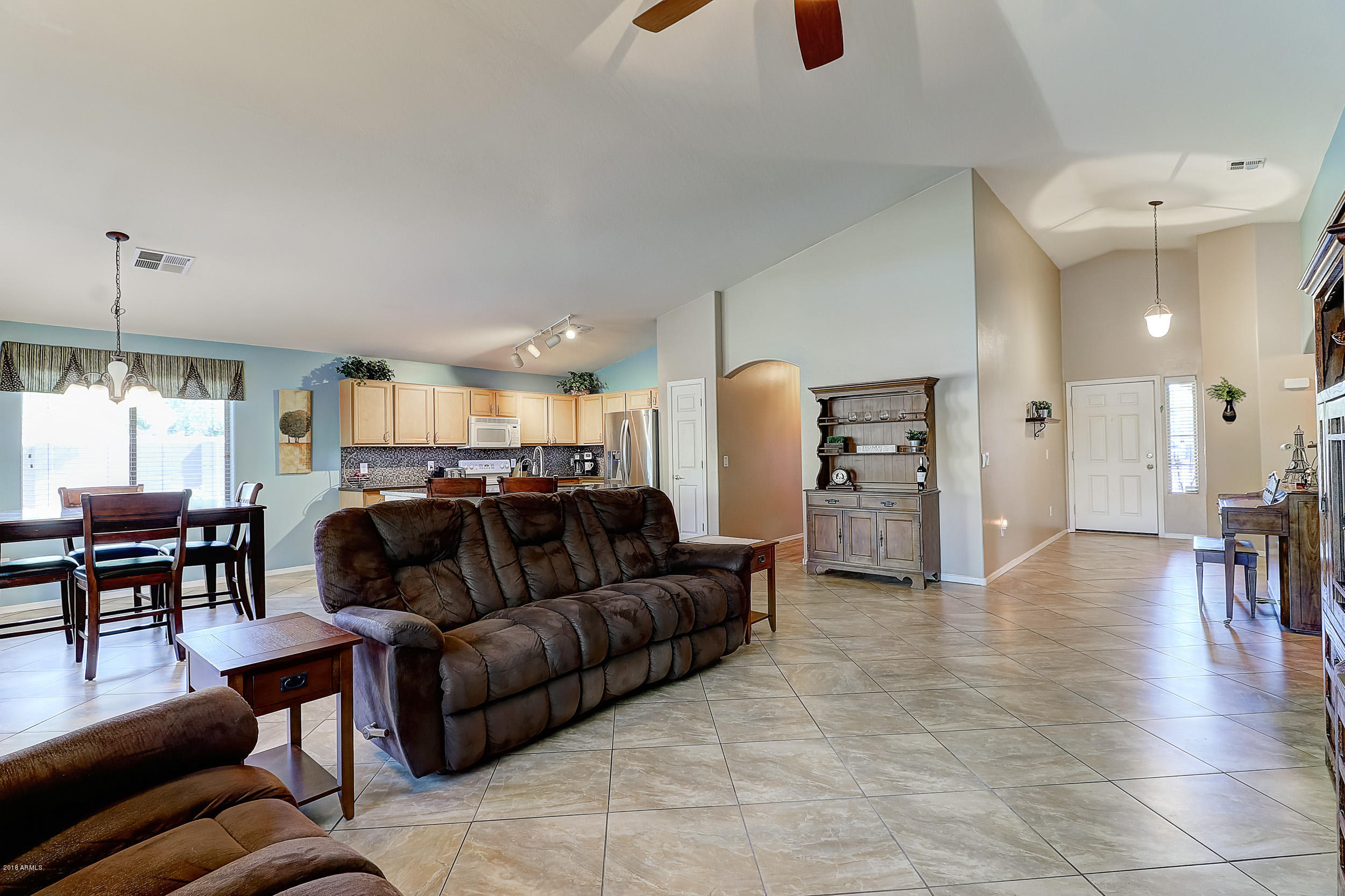 2506 West Carson Road Phoenix, AZ 85041 - Photo 4 of 44 Great Room