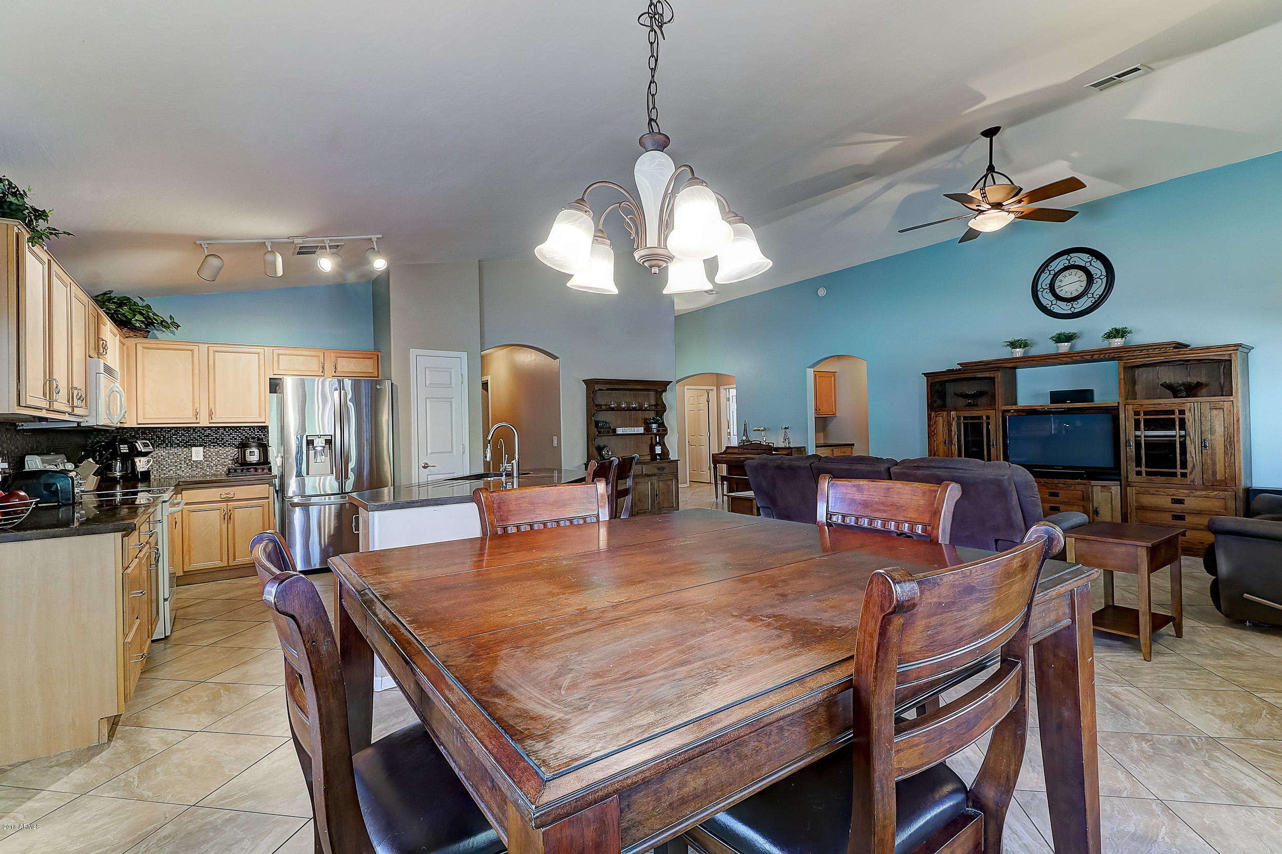 2506 West Carson Road Phoenix, AZ 85041 - Photo 7 of 44 Dining Area