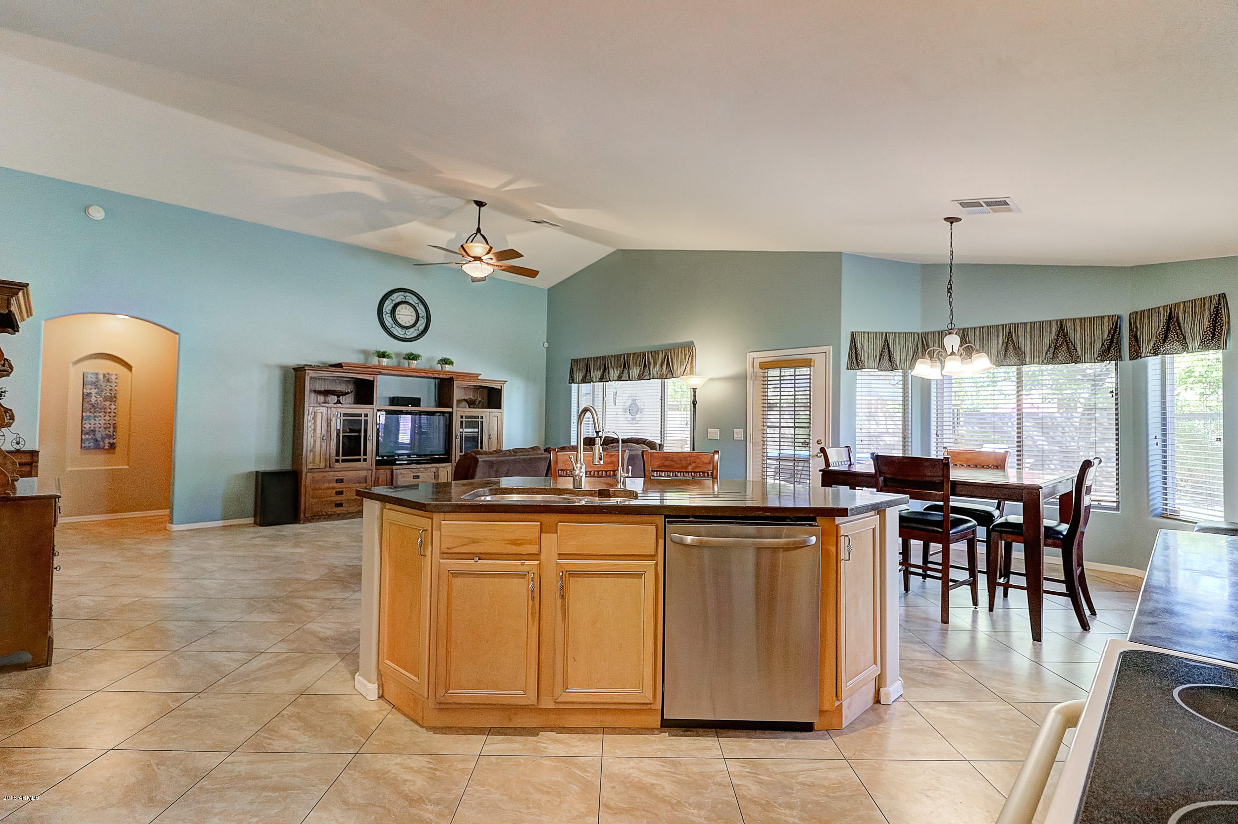 2506 West Carson Road Phoenix, AZ 85041 - Photo 8 of 44 Kitchen