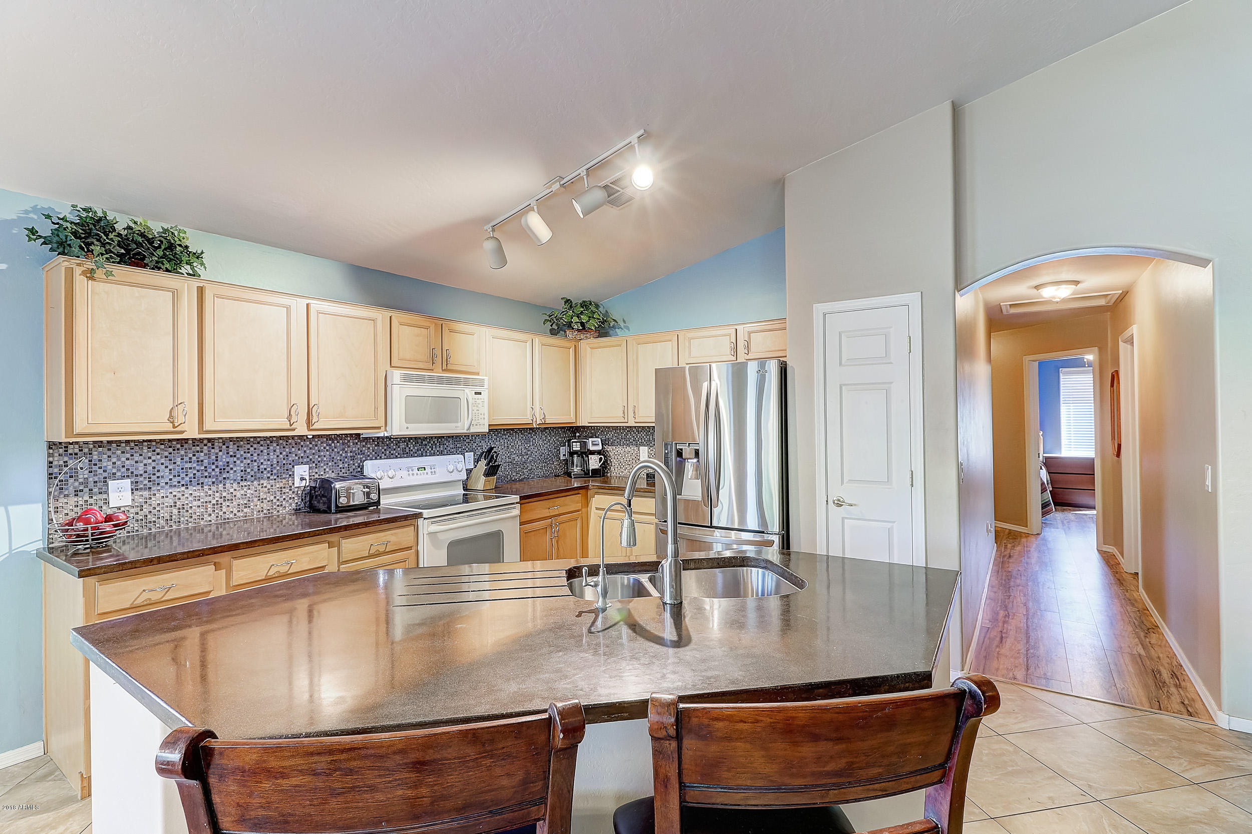 2506 West Carson Road Phoenix, AZ 85041 - Photo 9 of 44 Kitchen