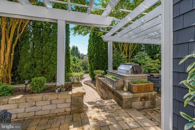 $999,999 | 757 Idlewyld Drive, Middletown, DE 19709